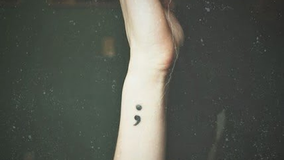 Noktalı virgül dövmesi ne anlama geliyor