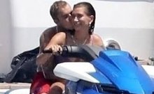 Justin Bieber eşi Hailey Baldwin ile mavi turda