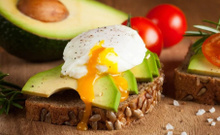 Hafta sonu kahvaltınızı Avokado Poşe Yumurta ile renklendirin!