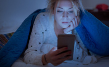 Beyni uyaran ekranlar: Telefona bakmak uykunuzu nasıl etkiliyor