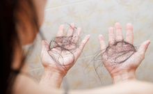 Genetikten strese: Saç dökülmesinin başlıca sebepleri