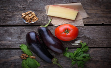Hem peynir hem patlıcan sevenleri mutlu eden tarif: Peynirli patlıcan ruloları!