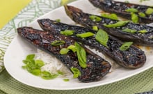Asya mutfağı esintisi: Soslu patlıcan yemeği
