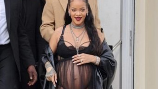 Hamile Rihanna transparan