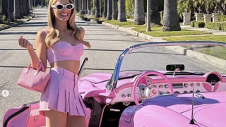 Margot Robbie’nin gerçek Barbie’den ilham aldığı kıyafetler!