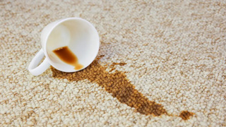 Evde basit çözüm: Çay ve kahve lekelerini halıdan nasıl çıkarırsınız?