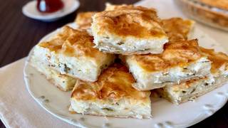 Çayın yanına mükemmel bir eşlikçi: Fırında peynirli börek 