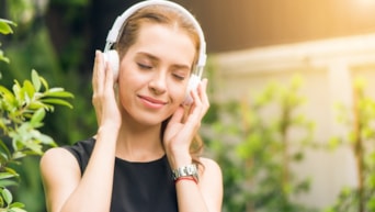 Cuma enerjinizi yükseltecek 10 farklı tarzda müzik önerisi!