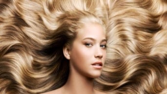 Saçlarınızla fark yaratın: Saç sakızı nasıl kullanılır?