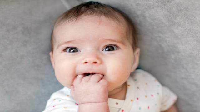 Bebeklikte ağız bakımıyla ömür boyu sağlıklı dişlere!