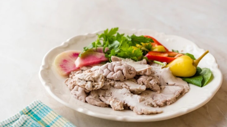 Sakatat sevenler için efsane lezzet! Beyin salatası